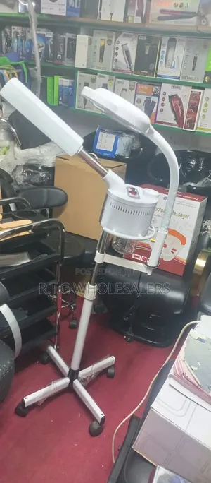 Plastic Glass Hot Facial Steamer With This Magnifying Glass