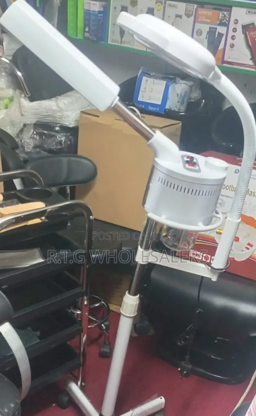 Plastic Glass Hot Facial Steamer With This Magnifying Glass