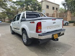 Toyota Hilux 2012 White