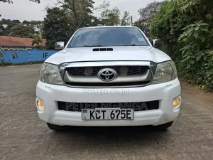 Toyota Hilux 2012 White