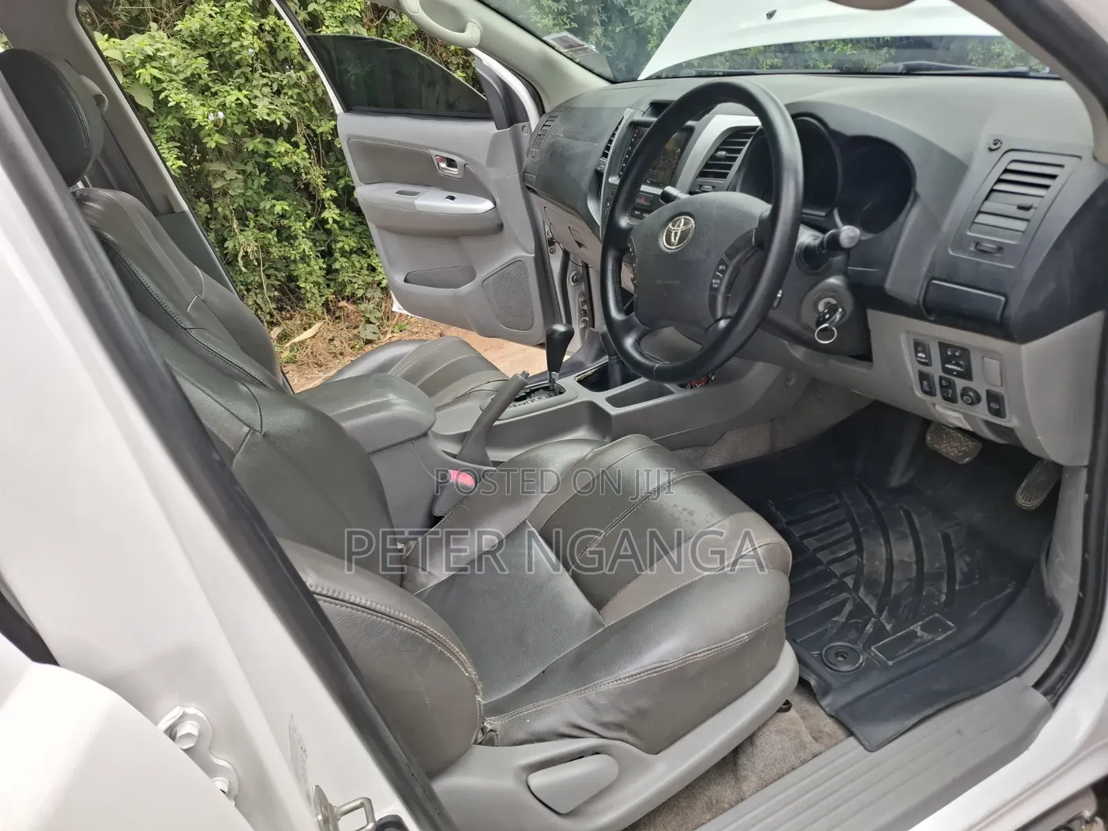 Toyota Hilux 2012 White