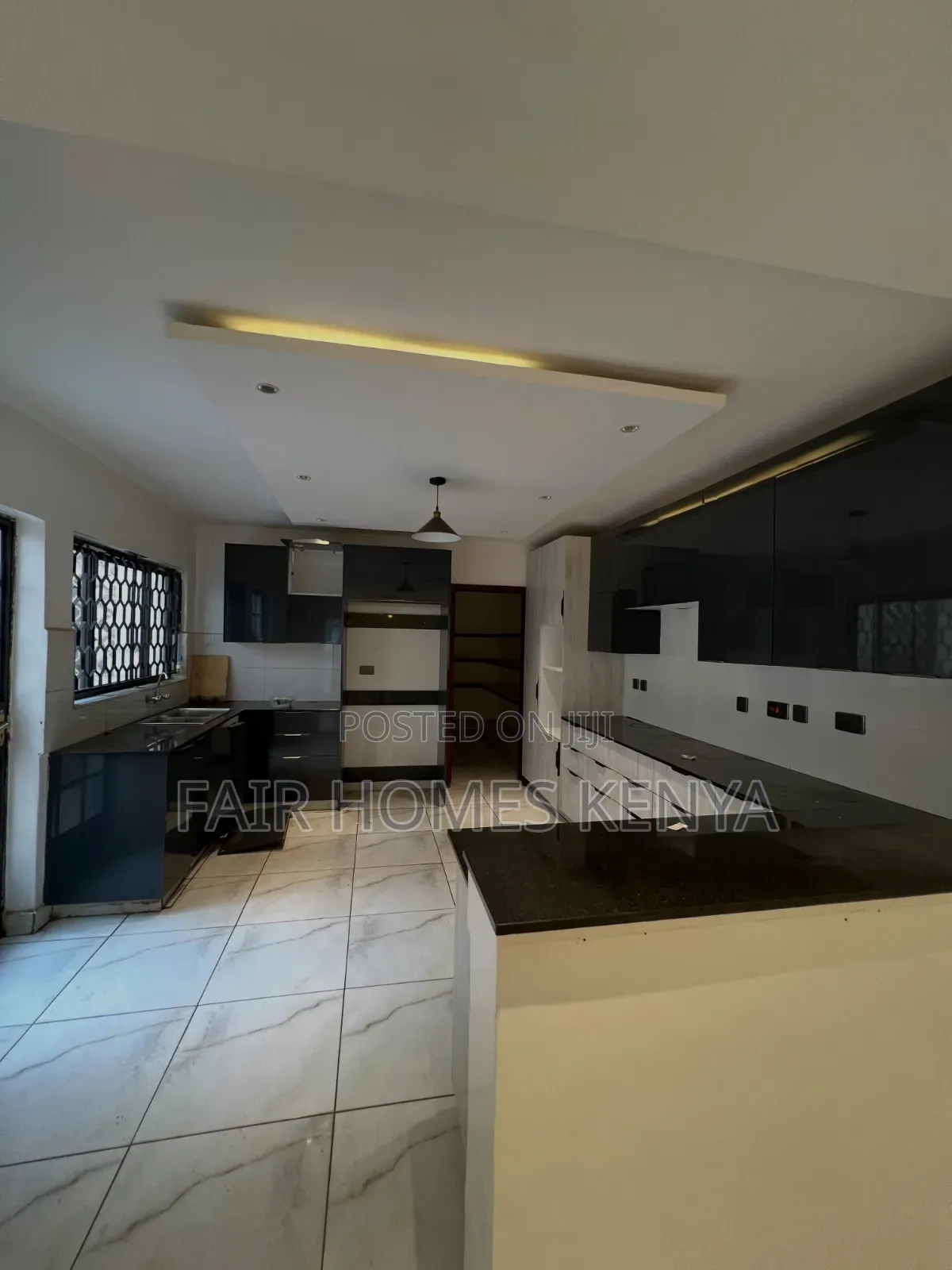 5bdrm Townhouse / Terrace in Gitanga Road, Valley Arcade for rent