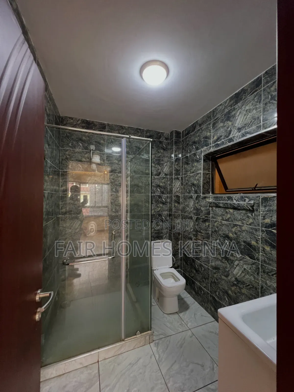 5bdrm Townhouse / Terrace in Gitanga Road, Valley Arcade for rent