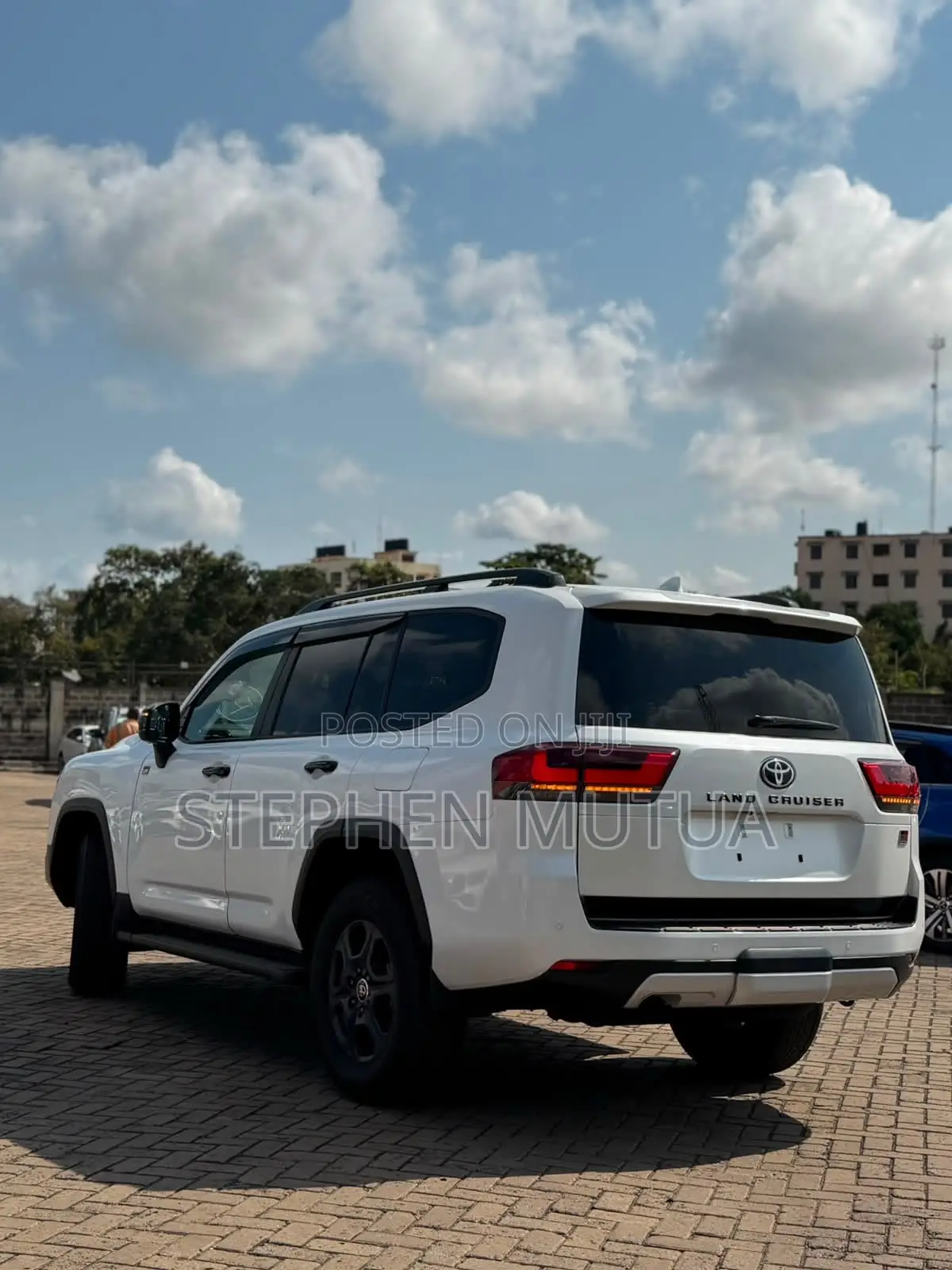 Toyota Land Cruiser LC300 2022 White