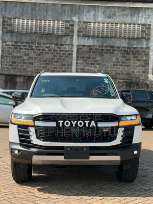 Toyota Land Cruiser LC300 2022 White