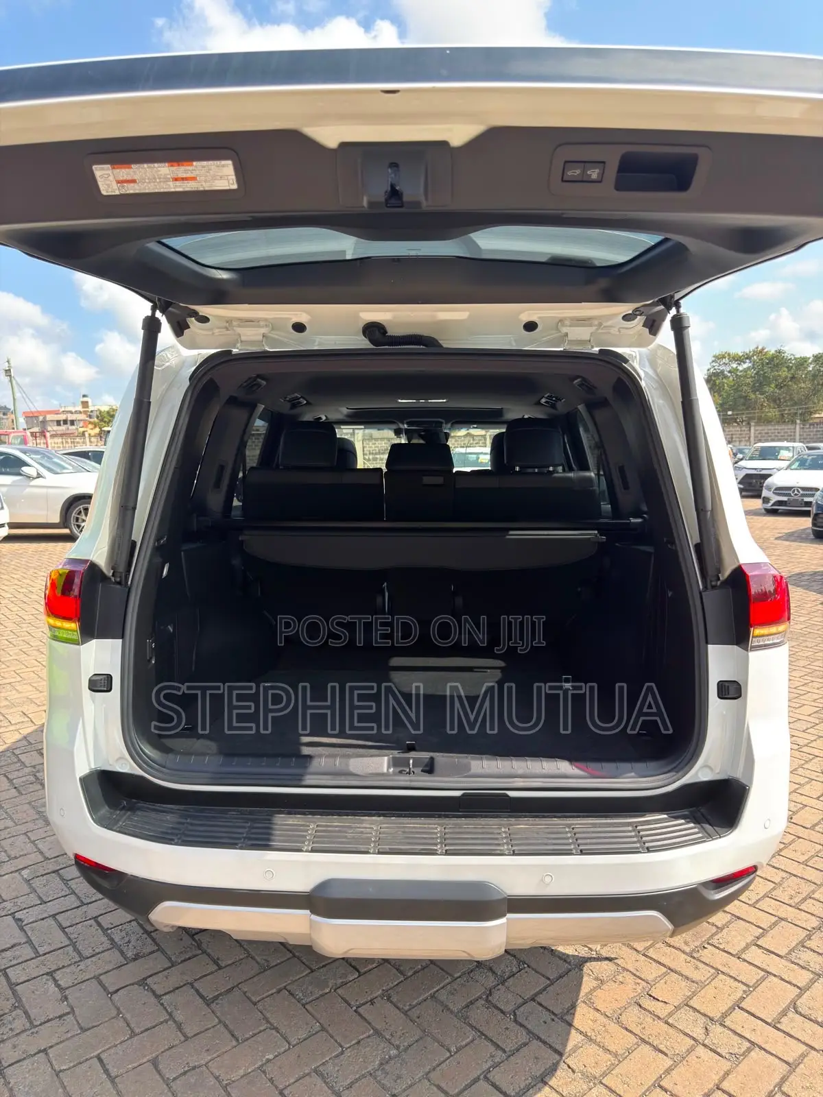 Toyota Land Cruiser LC300 2022 White