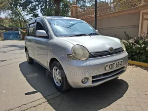 Toyota Sienta 2006 Silver