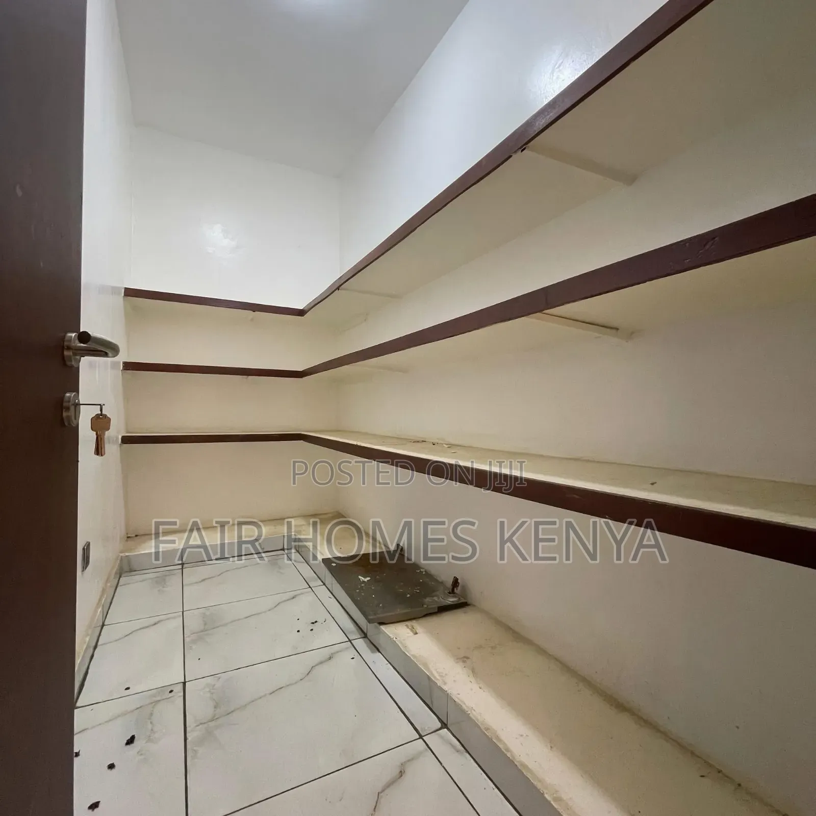 5bdrm Townhouse / Terrace in Gitanga Road, Maziwa for rent