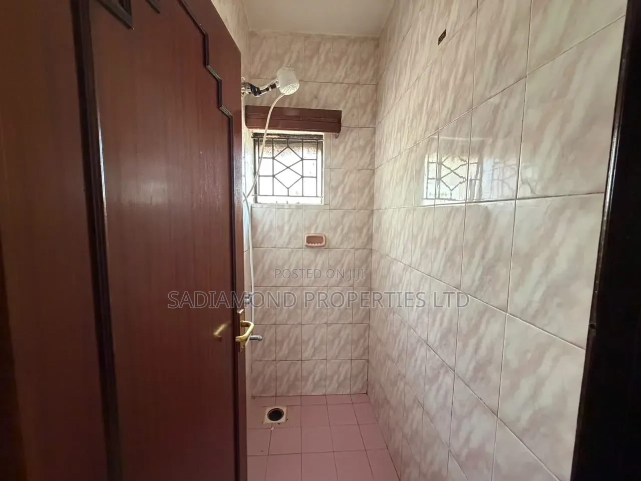 3bdrm Apartment in Raphta Road Area for rent
