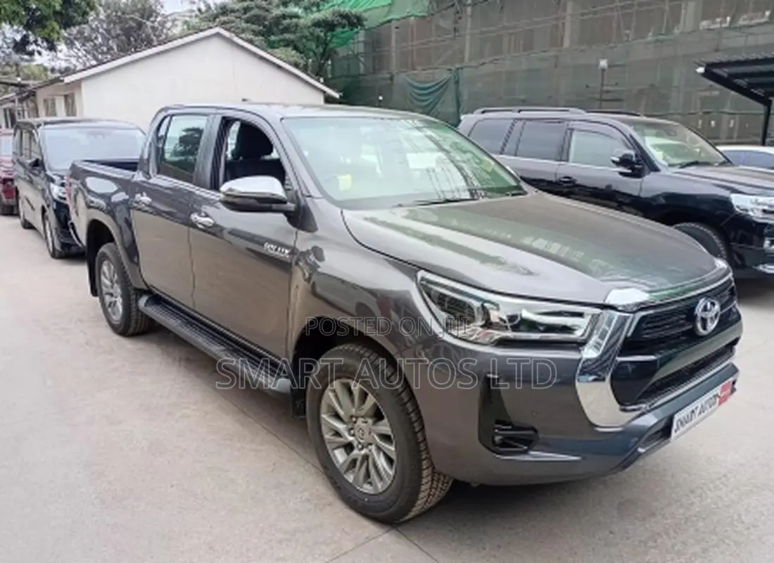 Toyota Hilux 2024 Gray