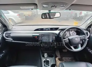 Toyota Hilux 2024 Gray