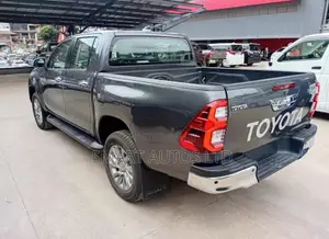 Toyota Hilux 2024 Gray