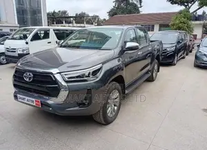 Toyota Hilux 2024 Gray