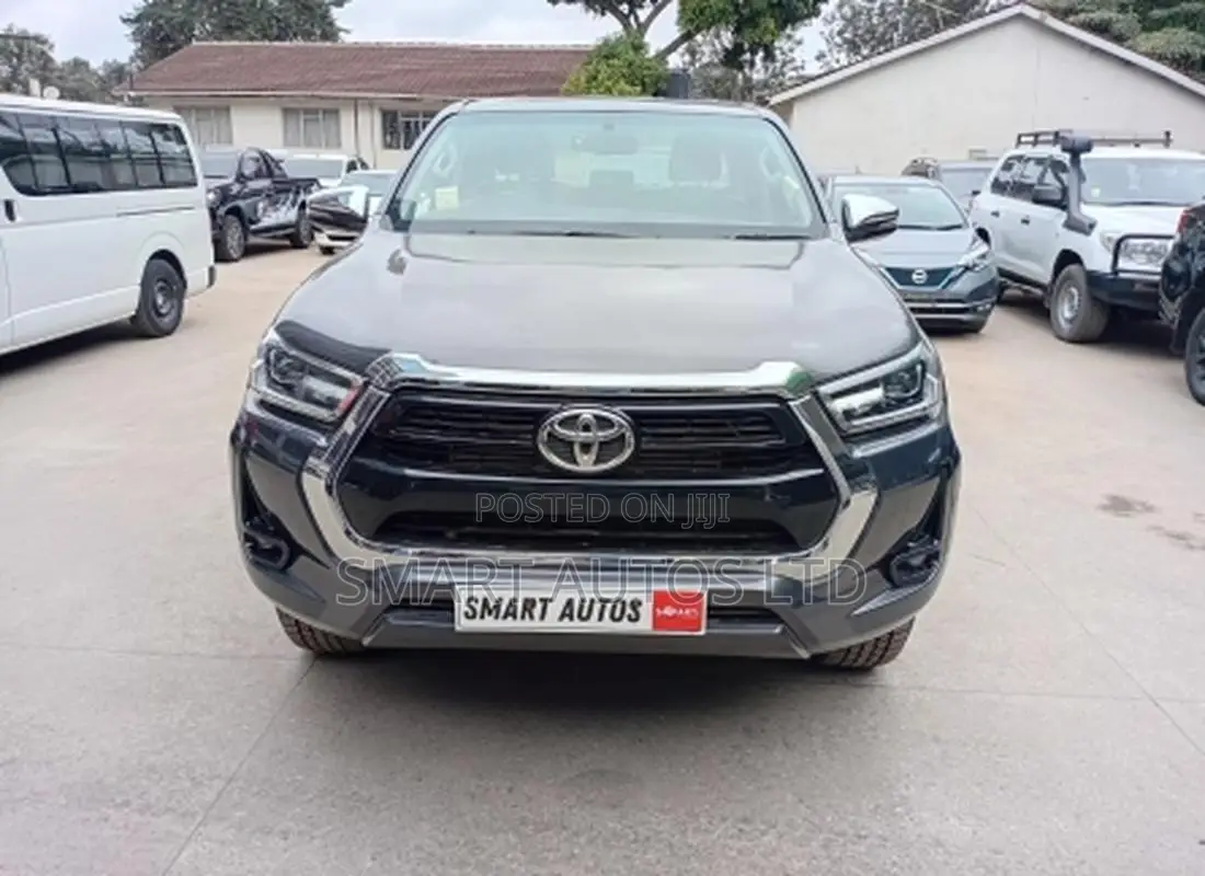 Toyota Hilux 2024 Gray