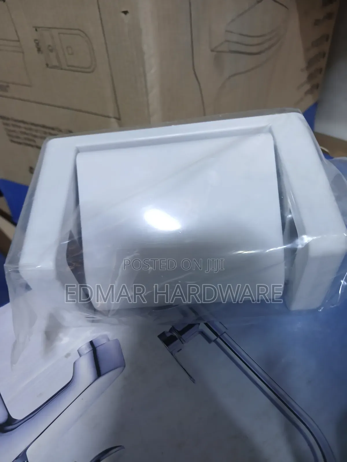 Plastic Tissue Holder