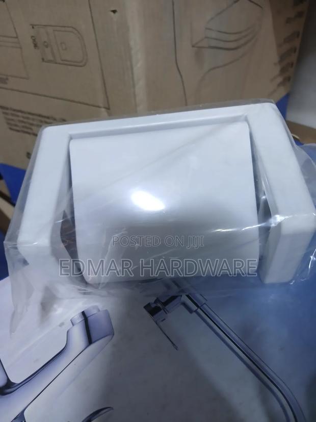 Plastic Tissue Holder