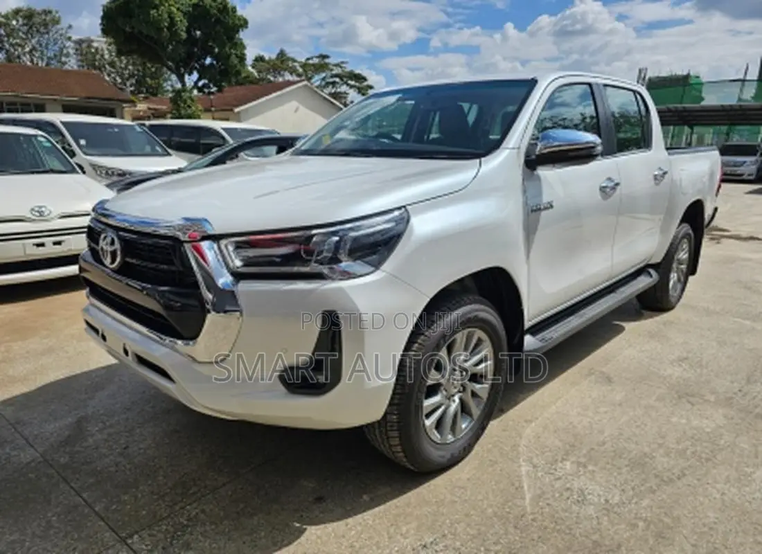 Toyota Hilux 2024 Off white