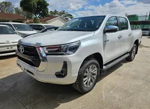 Toyota Hilux 2024 Off white
