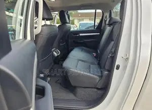 Toyota Hilux 2024 Off white