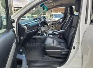 Toyota Hilux 2024 Off white