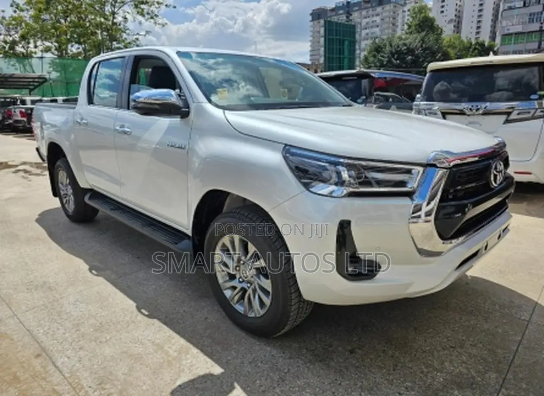 Toyota Hilux 2024 Off white