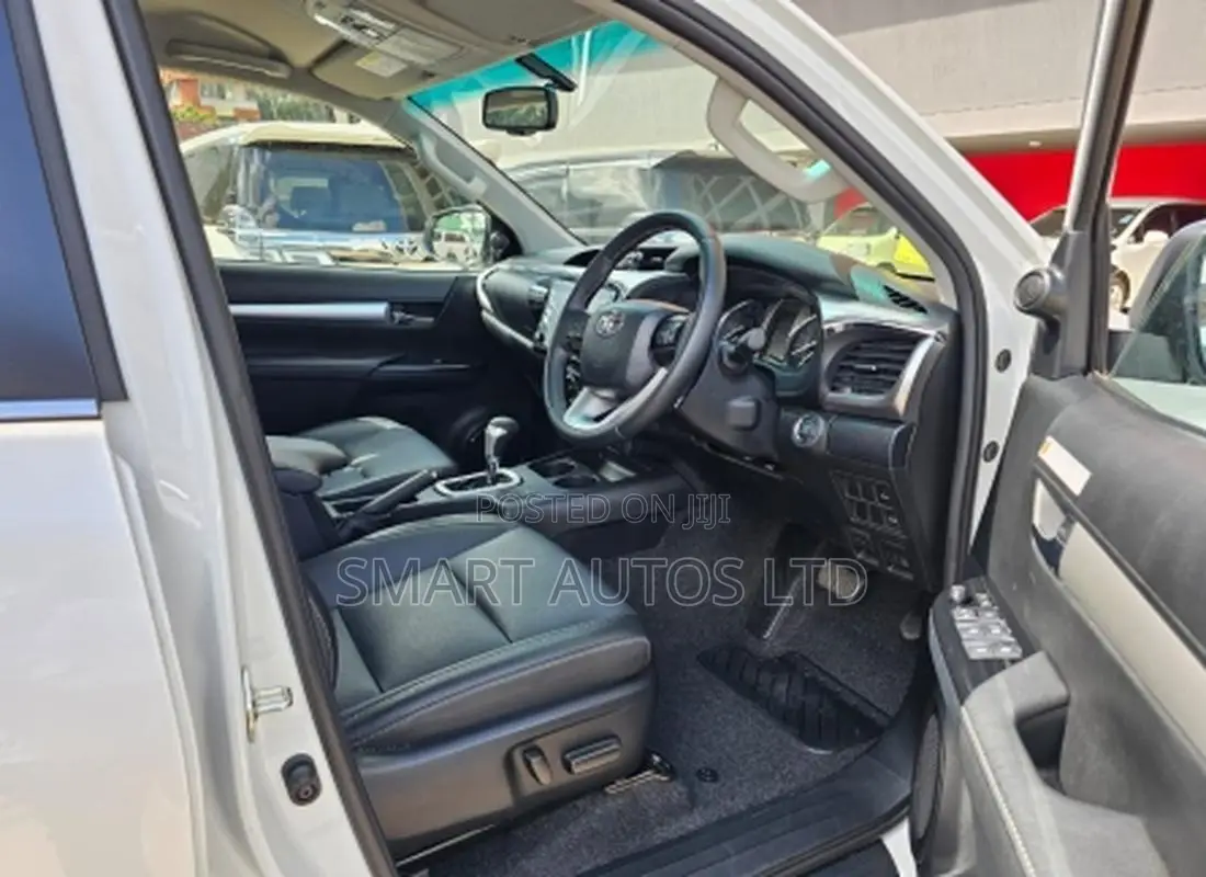 Toyota Hilux 2024 Off white