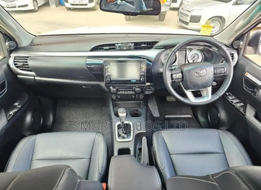 Toyota Hilux 2024 Off white