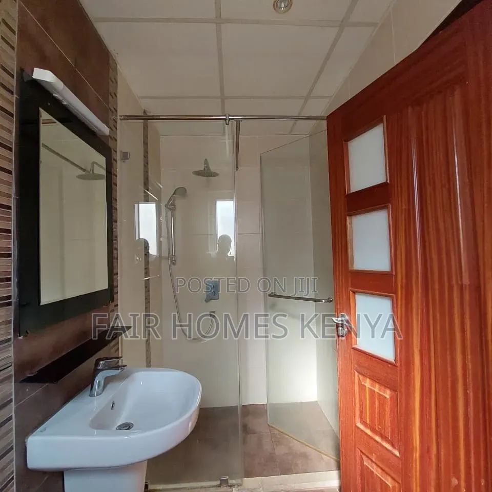 5bdrm Townhouse / Terrace in Convent Drive, Muthangari for rent