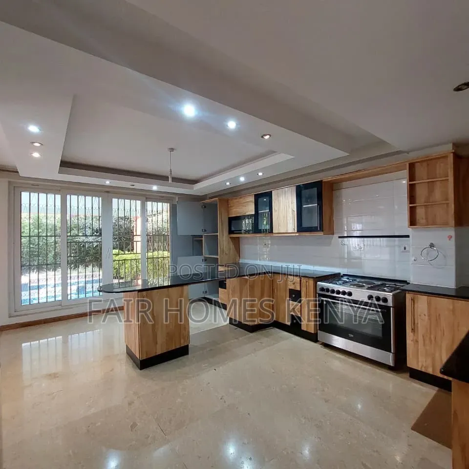 5bdrm Townhouse / Terrace in Convent Drive, Muthangari for rent