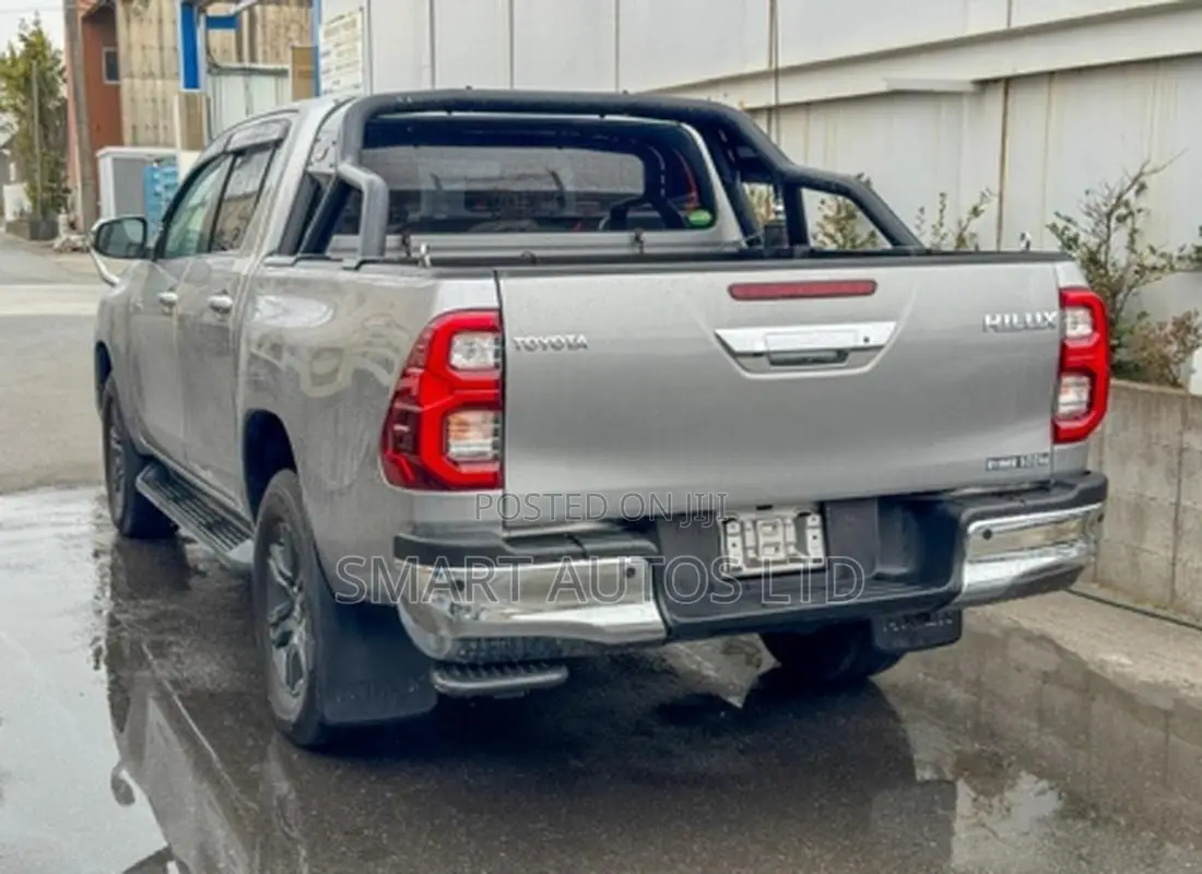 Toyota Hilux Revo Double Cab Deisel 2.4 AWD 2021 Silver