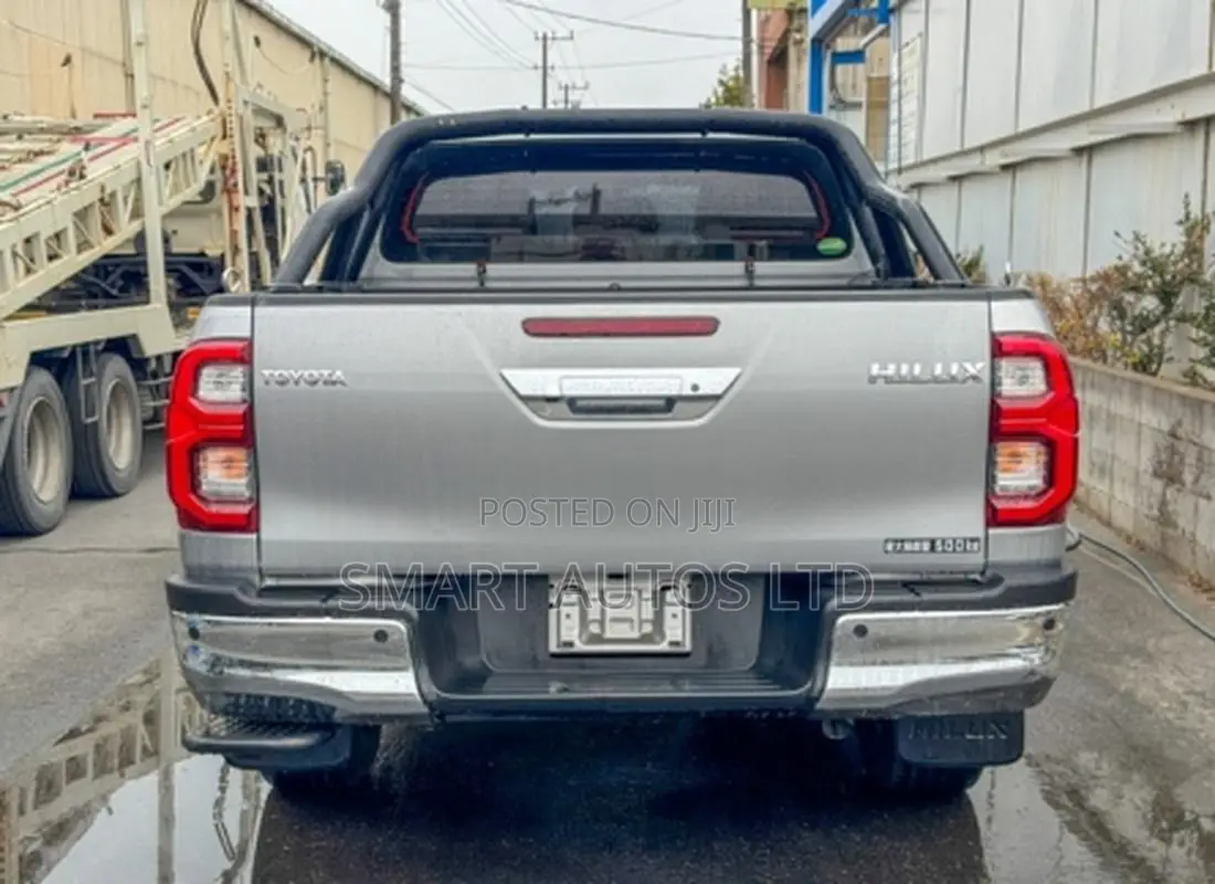 Toyota Hilux Revo Double Cab Deisel 2.4 AWD 2021 Silver