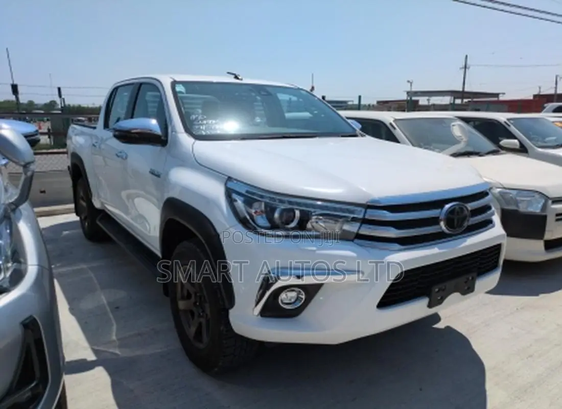 Toyota Hilux Revo Double Cab Deisel 2.4 AWD 2020 Off white