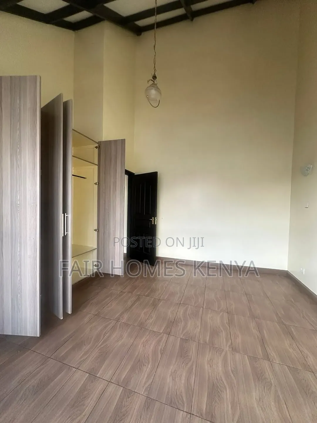 5bdrm Townhouse / Terrace in Convent Drive, Muthangari for rent