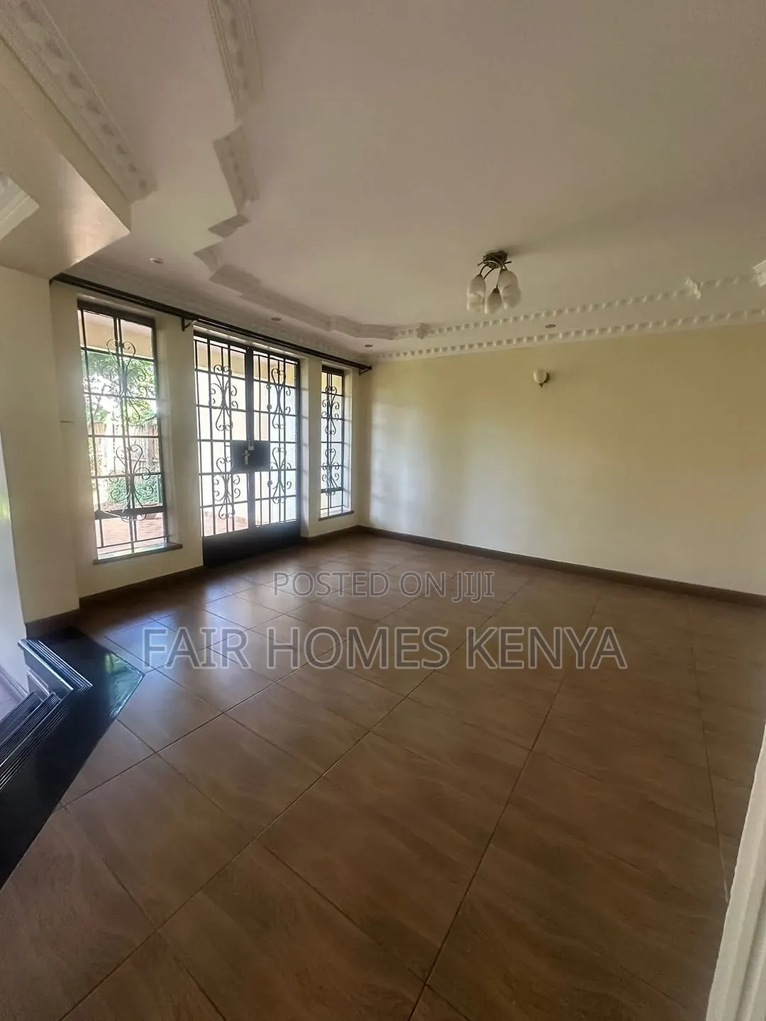 5bdrm Townhouse / Terrace in Convent Drive, Muthangari for rent