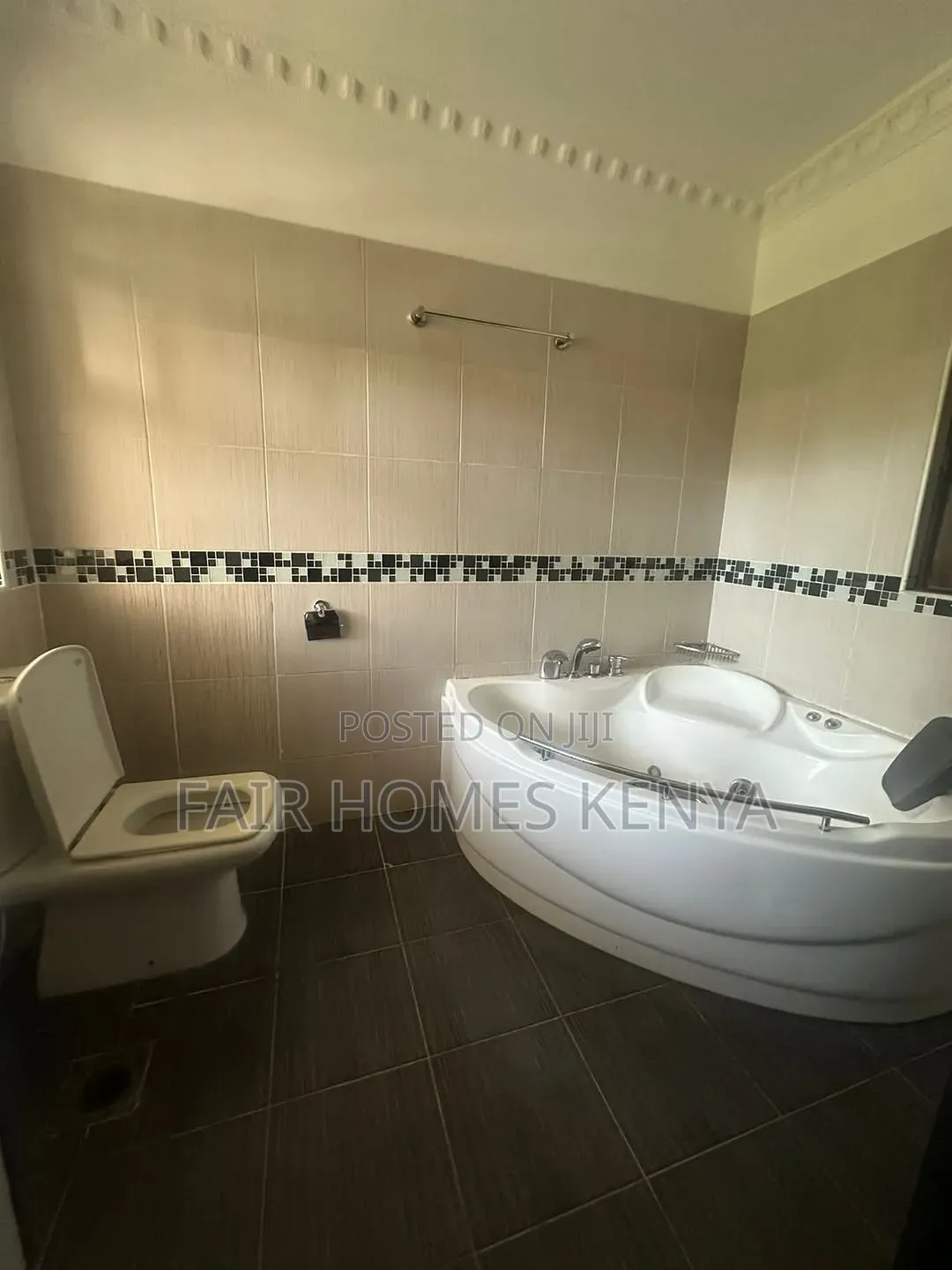 5bdrm Townhouse / Terrace in Convent Drive, Muthangari for rent