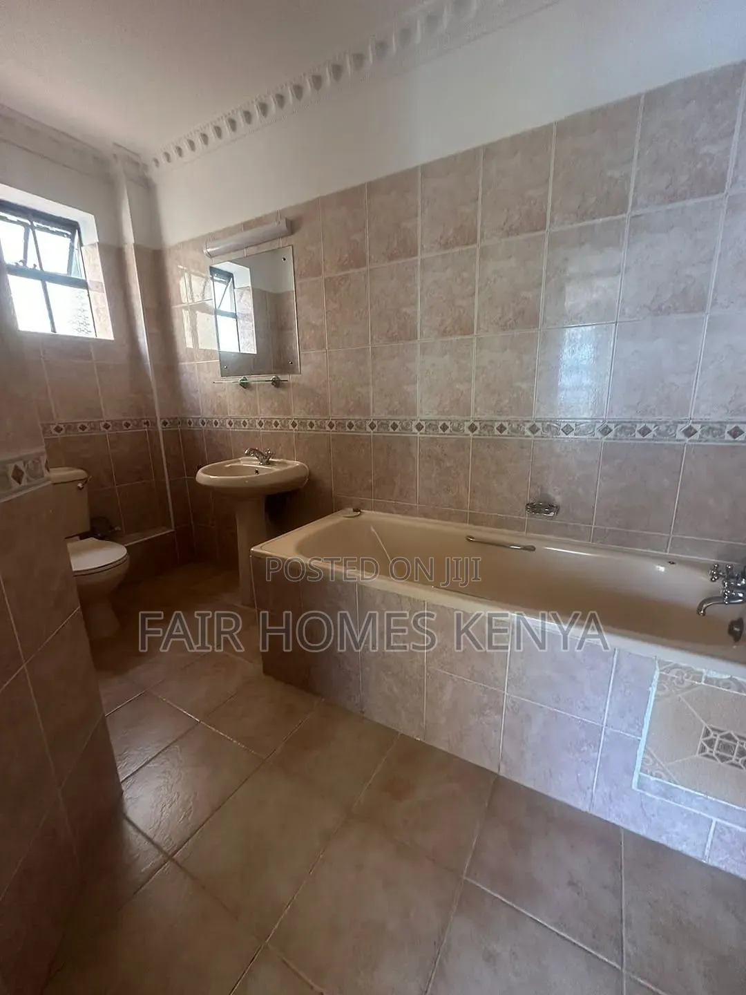 5bdrm Townhouse / Terrace in Convent Drive, Muthangari for rent