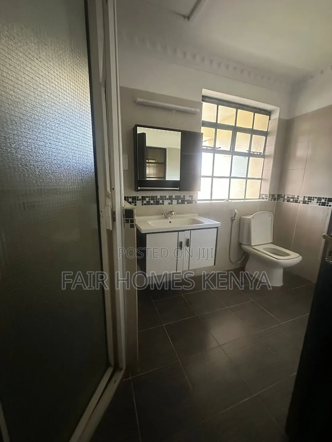5bdrm Townhouse / Terrace in Convent Drive, Muthangari for rent