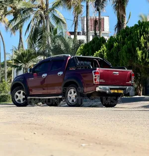Isuzu D-MAX 2014 Maroon