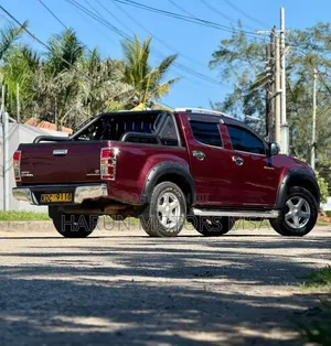 Isuzu D-MAX 2014 Maroon