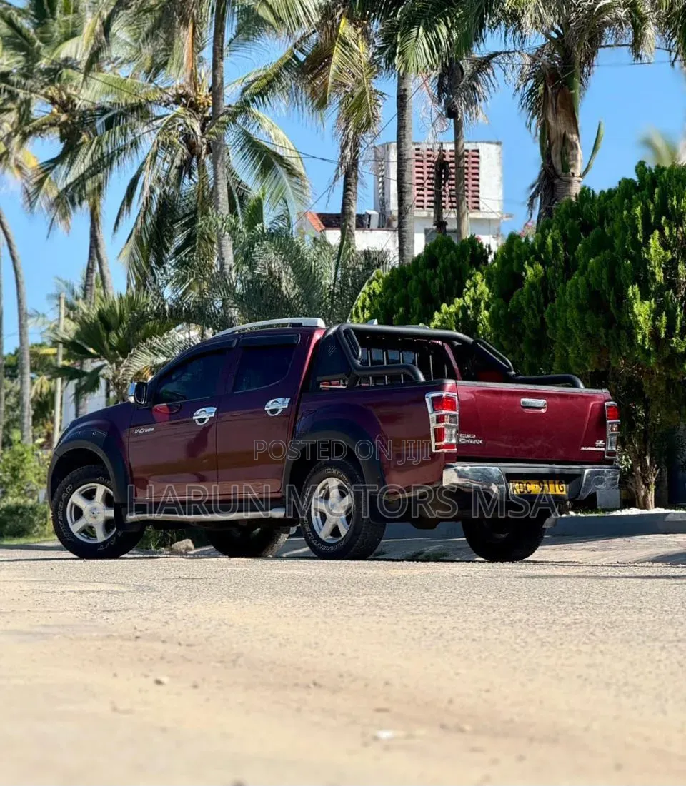 Isuzu D-MAX 2014 Maroon