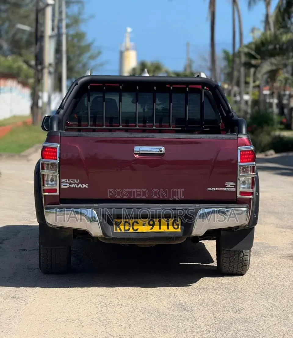 Isuzu D-MAX 2014 Maroon