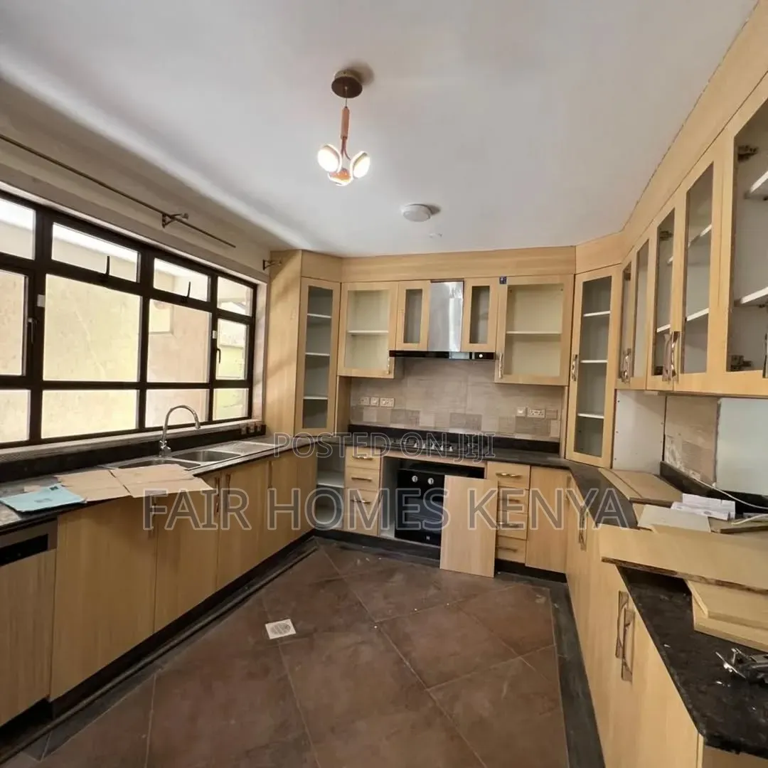 5bdrm Townhouse / Terrace in Convent Drive, Muthangari for rent