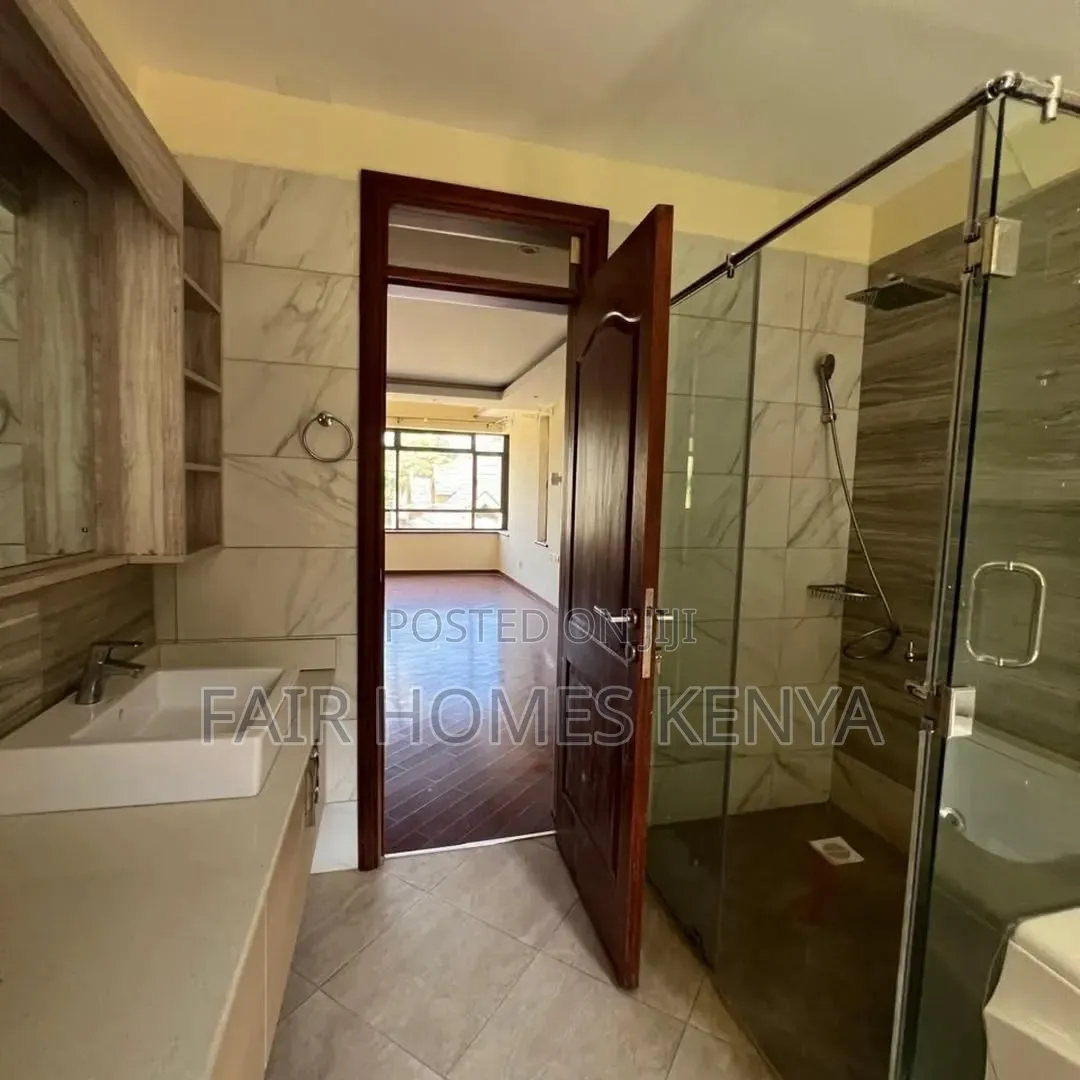 5bdrm Townhouse / Terrace in Convent Drive, Muthangari for rent