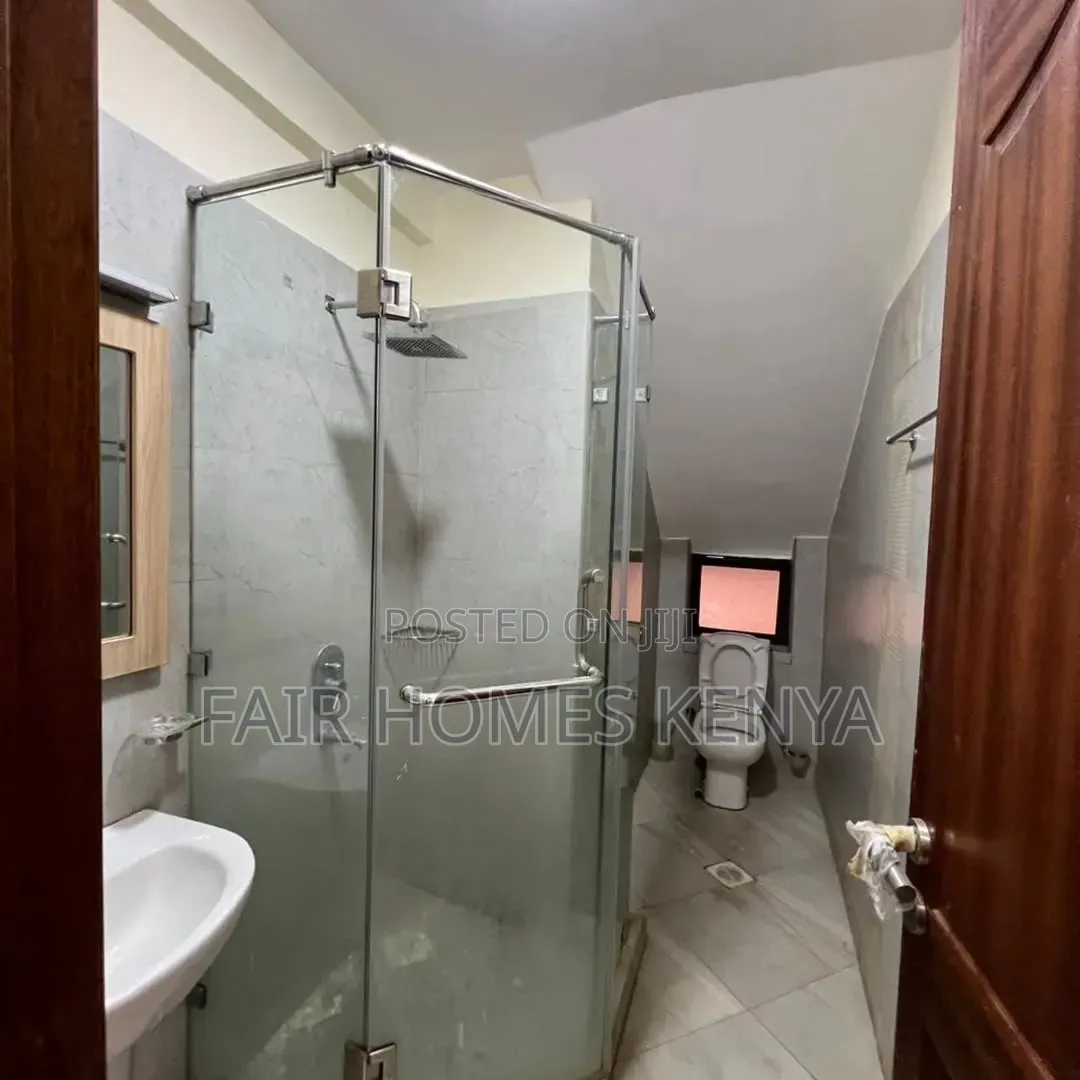 5bdrm Townhouse / Terrace in Convent Drive, Muthangari for rent