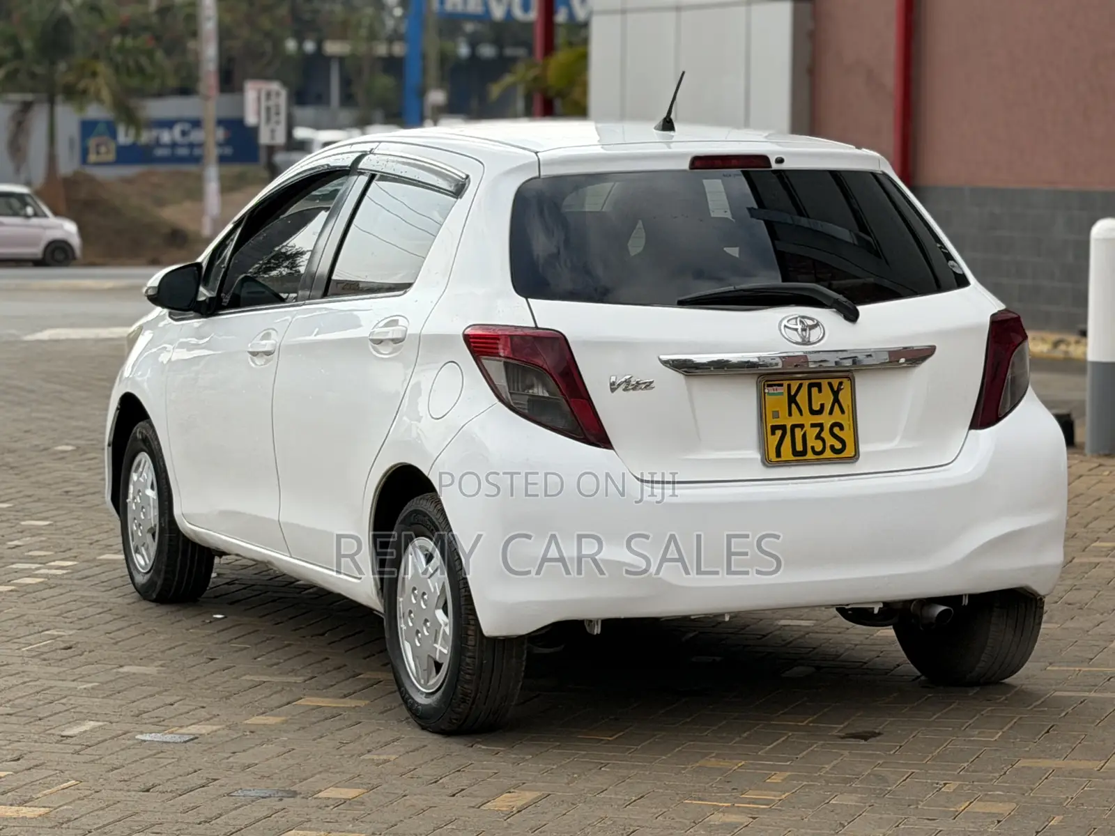 Toyota Vitz 2013 White