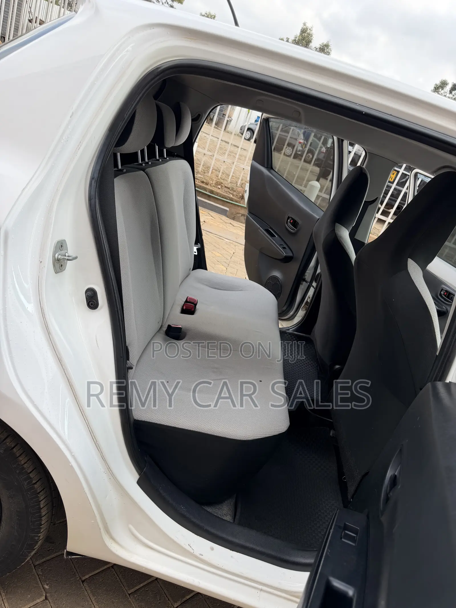 Toyota Vitz 2013 White
