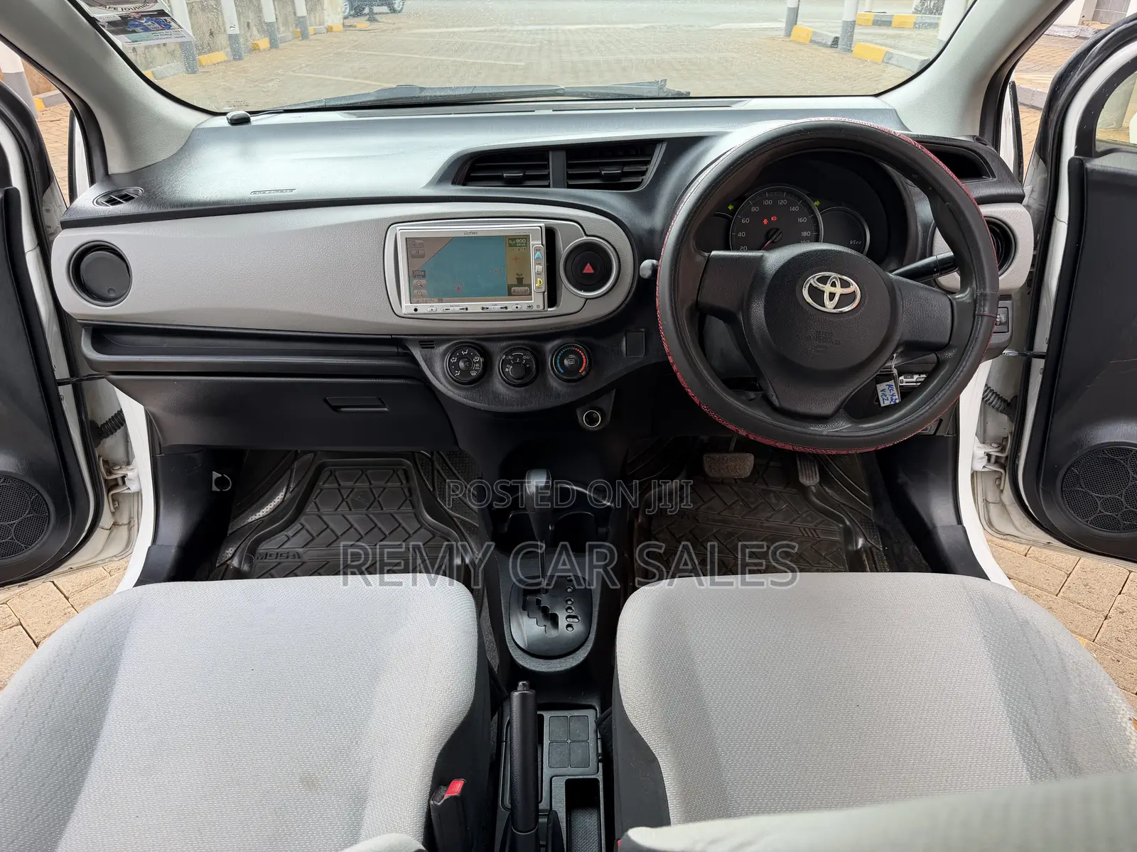 Toyota Vitz 2013 White