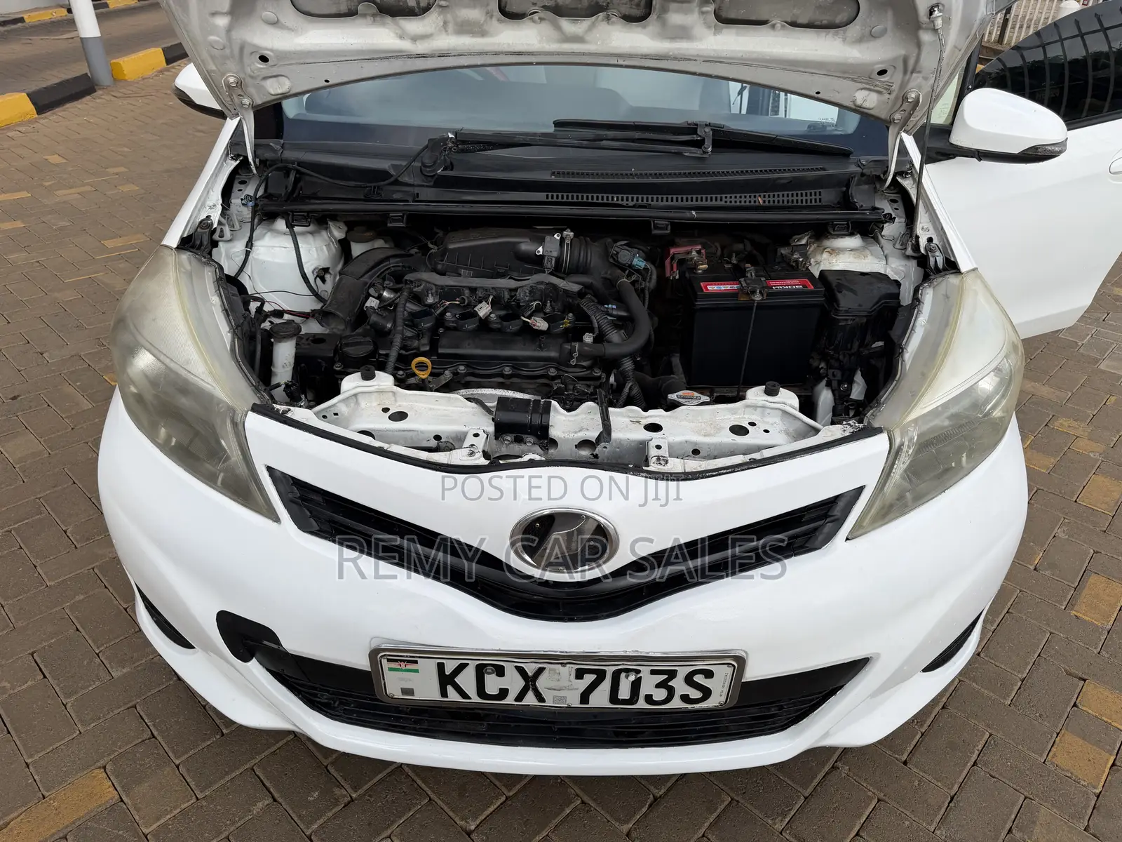 Toyota Vitz 2013 White
