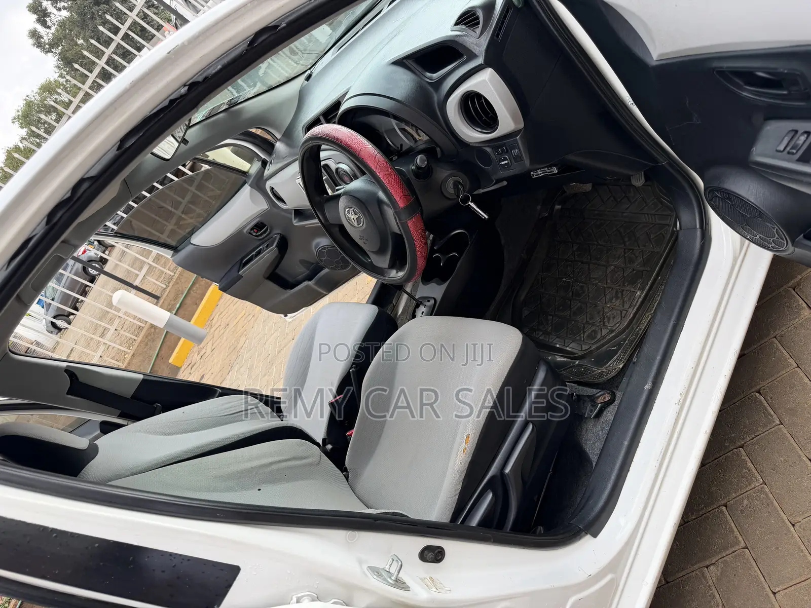 Toyota Vitz 2013 White