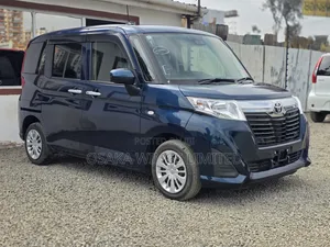 Toyota Roomy 2019 Blue